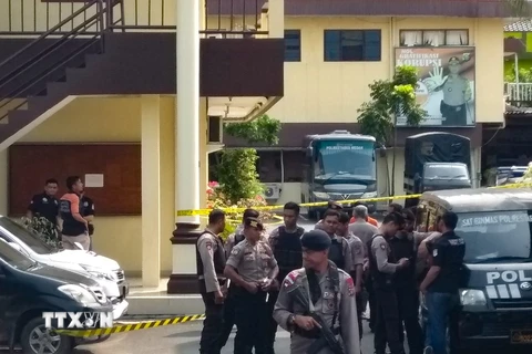 Indonesia bắt giữ 43 nghi can vụ đánh bom liều chết trên đảo Sumatra