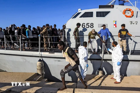 Hải quân Libya cứu hơn 200 người di cư trên biển