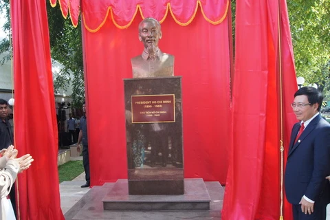 Lễ Khánh thành tượng đài Chủ tịch Hồ Chí Minh tại thủ đô Colombo. (Ảnh: Tiến Hiến/Vietnam+)