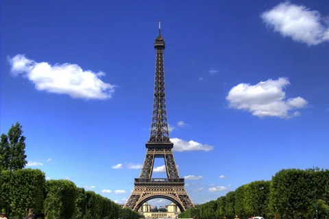 Bán đấu giá đoạn cầu thang nguyên thủy của tháp Eiffel