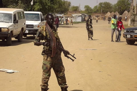 Binh sỹ quân đội Nam Sudan gác tại Malakal, Nam Sudan. (Nguồn: AFP/ TTXVN)