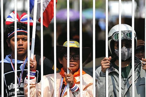 Người biểu tình Thái Lan chiếm đóng một trạm bỏ phiếu sớm. (Nguồn: CNN)