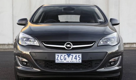 Opel công bố giá bán mẫu Astra động cơ diesel 1.6 mới
