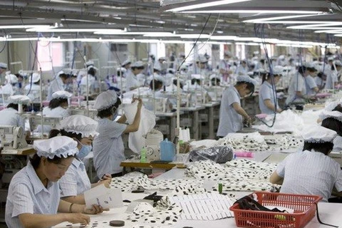 Công nhân làm việc tại khu công nghiệp liên Triều Kaesong. (Nguồn: darkgovernment.com)