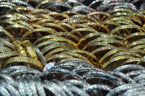 Đồ trang sức vàng được bày bán ở Jakarta, Indonesia. (Nguồn: AFP/ TTXVN)