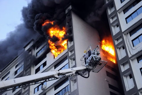[Photo] Cháy tòa nhà thương mại cao tầng ở Ấn Độ