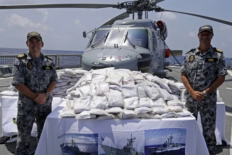 Hải quân Anh và Australia thu giữ một lượng heroin lớn 