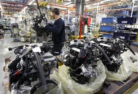 Công nhân làm việc tại một nhà máy ở Pháp. (Nguồn: Reuters)