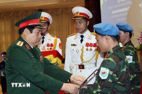 [Video] Thành lập Trung tâm gìn giữ hòa bình Việt Nam