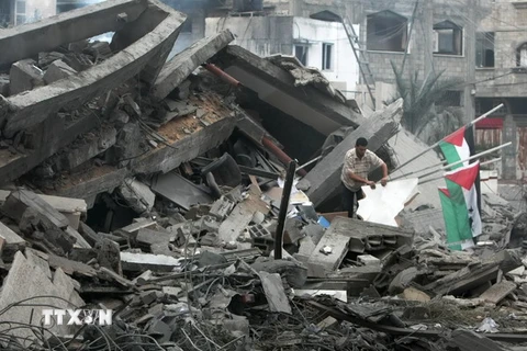Israel không kích Dải Gaza sau khi bị nã 2 quả rocket