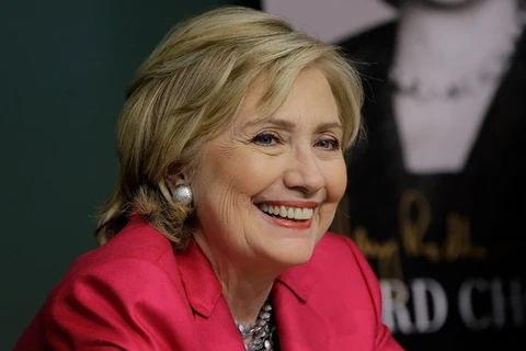 Bà Clinton rút lại bình luận "cháy túi" sau khi rời Nhà Trắng