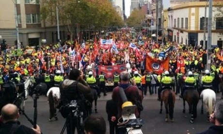 Hàng nghìn người Australia tuần hành phản đối giảm ngân sách