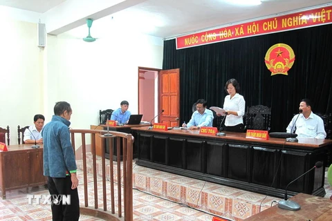 Hòa Bình: 16 năm tù giam cho kẻ côn đồ dùng dao chém em rể