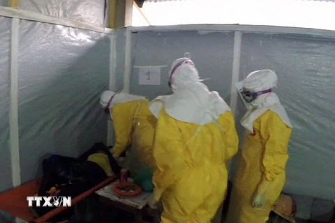 Liberia áp dụng một loạt biện pháp mạnh ngăn chặn virus Ebola