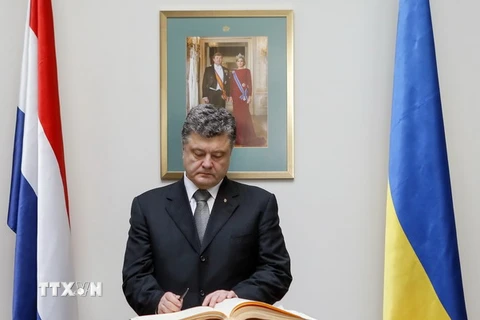 [Video] Tổng thống Ukraine cho phép cảnh sát nổ súng tự do 