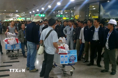 Thêm 38 lao động Việt Nam rời Libya an toàn về nước