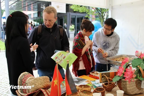 Đặc sắc gian hàng Việt tại lễ hội "Ngày mở cửa- Berlin 2014"