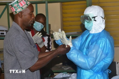 [Infographics] Đại dịch Ebola tại Tây Phi ngày càng nghiêm trọng