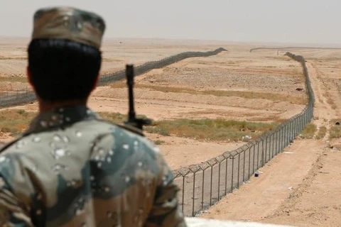 Saudi Arabia xây dựng hàng rào an ninh dọc biên giới Iraq