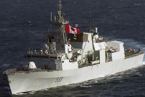 Nga bác bỏ cáo buộc cho máy bay áp sát tàu chiến Canada