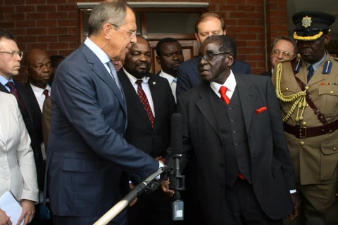 Nga-Zimbabwe ký thỏa thuận khai thác bạch kim trị giá 3 tỷ USD