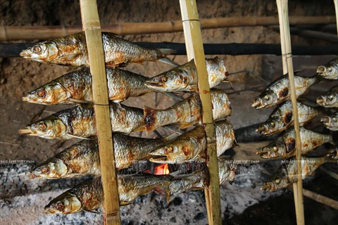 Thưởng thức món cá nướng tuyệt ngon từ sông Đà