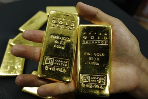 Đồng USD giảm khiến giá vàng tăng gần 2% tại thị trường Mỹ