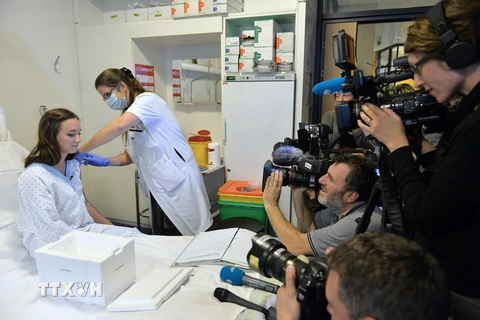 Thử nghiệm lâm sàng hai loại vắcxin Ebola cho kết quả hứa hẹn