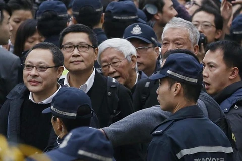 [Video] Các thủ lĩnh biểu tình tại Hong Kong đã ra đầu thú