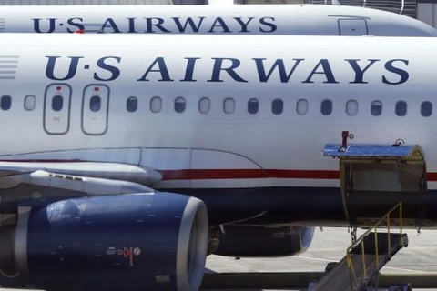 Máy bay của US Airways hạ cánh khẩn cấp vì phát hiện mùi lạ