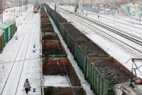 Ba Lan bắt đầu cung cấp than để người dân Ukraine sưởi ấm