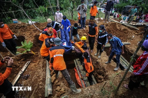 Số nạn nhân thiệt mạng trong vụ lở đất tại Indonesia tiếp tục tăng