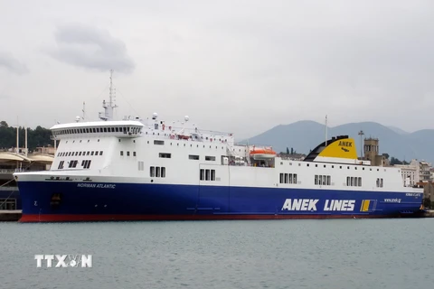 Tàu chở khoảng 400 người di cư phát tín hiệu cầu cứu gần Hy Lạp
