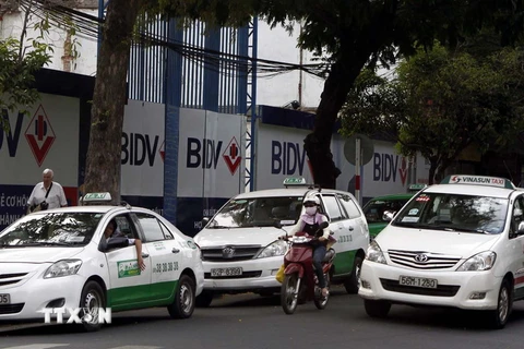 Kiểm tra xe hoạt động bằng Uber tại sân bay Tân Sơn Nhất