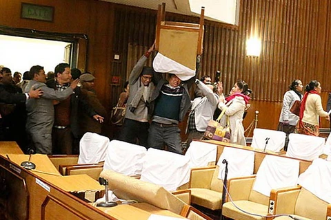 Nepal: Các nghị sỹ đối lập ném ghế vào Chủ tịch Quốc hội