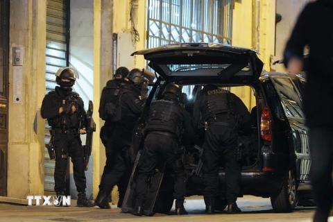 Bốn đối tượng liên quan đến các vụ khủng bố ở Paris ra tòa