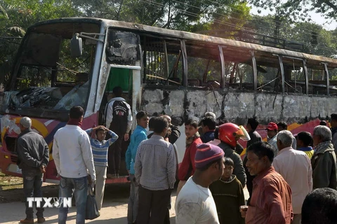 Đánh bom xăng kinh hoàng tại Bangladesh, 7 người chết cháy