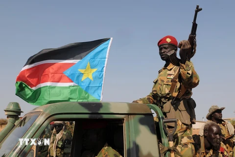 Binh sỹ Nam Sudan tuần tra tại thị trấn Bentiu. (Nguồn: AFP/TTXVN) 