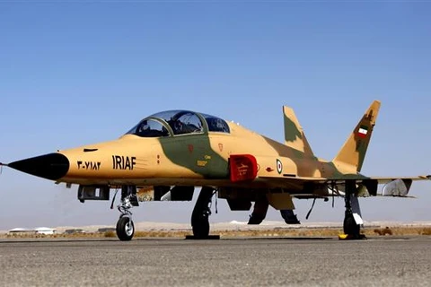 Iran ra mắt mẫu máy bay chiến đấu Saeqeh thế hệ thứ hai