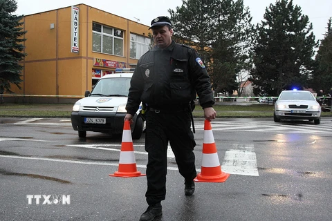 [Video] Xả súng tại nhà hàng của Séc, ít nhất 8 người chết