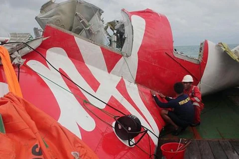 Indonesia trục vớt mảnh vỡ cuối cùng của thân máy bay AirAsia