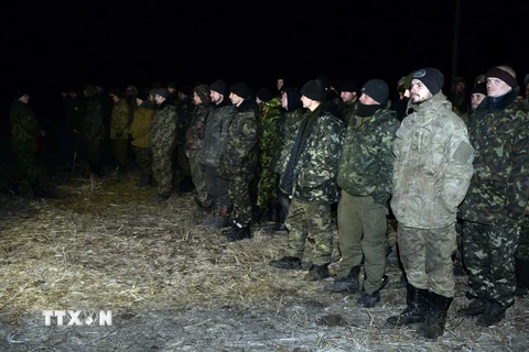 Lực lượng đòi độc lập trao trả 16 tù binh cho quân đội Ukraine