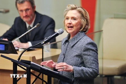 Bà Hillary Clinton chính thức thông báo ra tranh cử tổng thống
