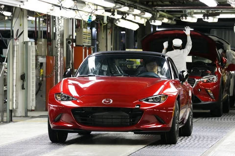Mazda MX-5 Sport đời 2016 tiêu chuẩn có giá gần 25.000 USD