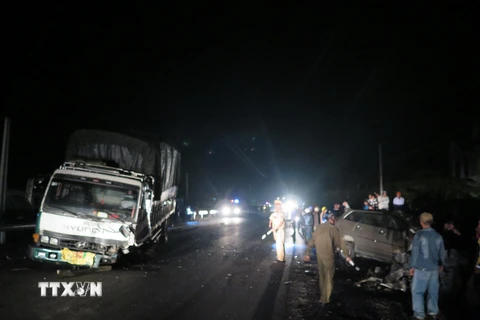 Hà Nam: Xe máy va vào ôtô tải cùng chiều, 2 người thiệt mạng