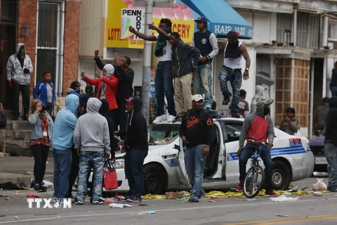 Tổng thống Mỹ chỉ trích cảnh sát và người biểu tình Baltimore