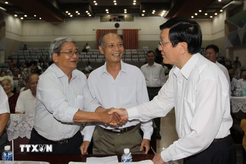 Chủ tịch Trương Tấn Sang tiếp xúc với cử tri Thành phố Hồ Chí Minh