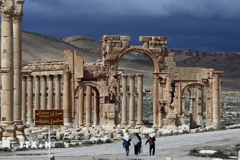 SOHR: IS đã kiểm soát nhiều khu vực ở thành phố Palmyra