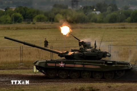 Xe tăng Nga trình diễn tại triển lãm các thiết bị quân sự Oboronexpo-2014. (Nguồn: AFP/TTXVN)