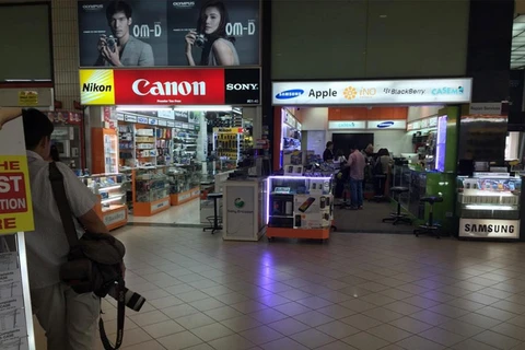 Cửa hàng lừa đảo Mobile Air ở trung tâm thương mại Sim Lim Square. (Nguồn: mothership.sg)